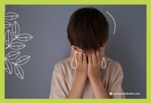 طفل يشعر بالقلق ويبكي بسبب المشاكل من حولة