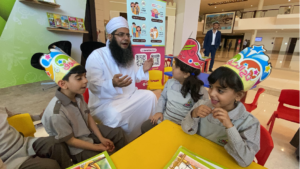 أطفال يتعلمون القراءة