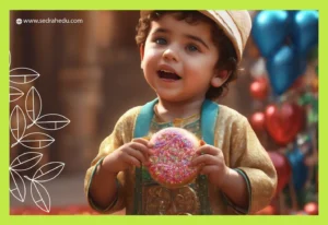 طفل يحمل حلوى جائزة حفظ القران